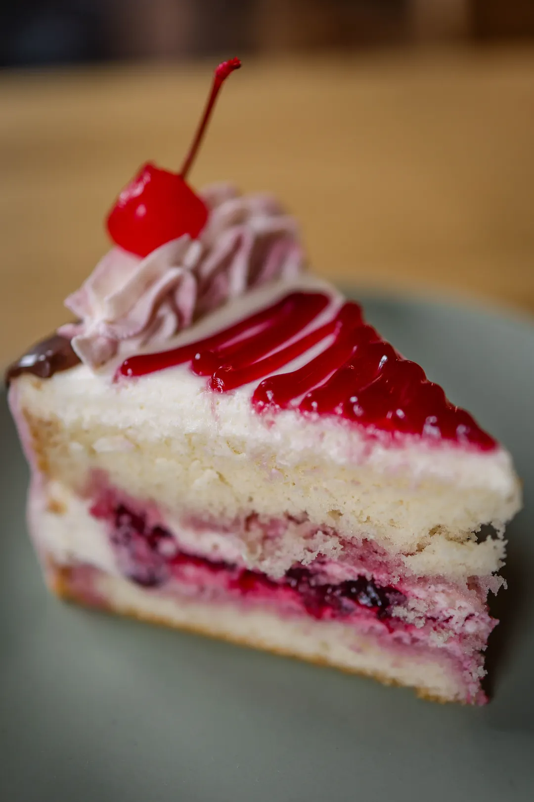 Cherry cake photo used as the cover for the Velvet Cherry bakery website example