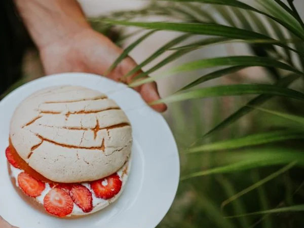 Conchas with red, green and golden pastry tones